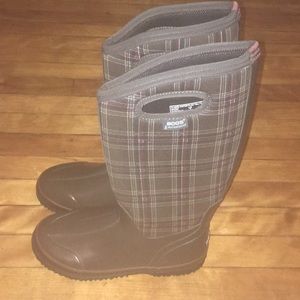 Bogs Classic Winter Plaid Tall  size 7
